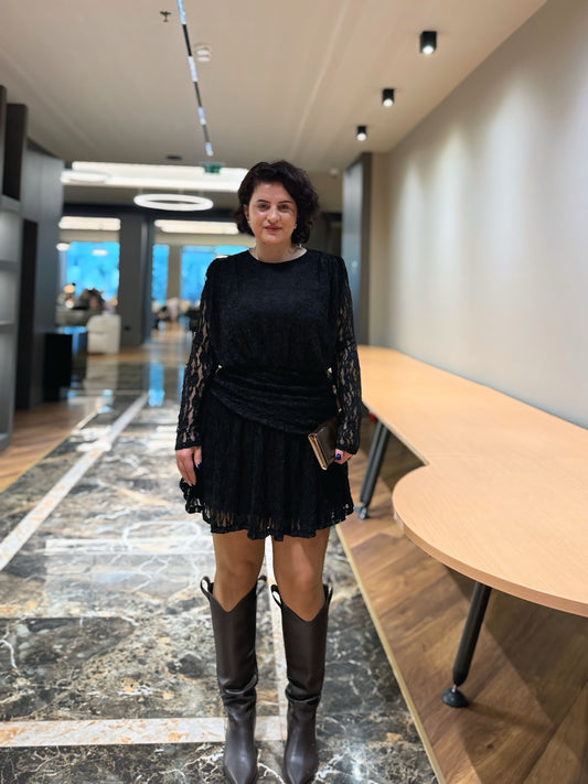 Fustan i Zi me Dantellë